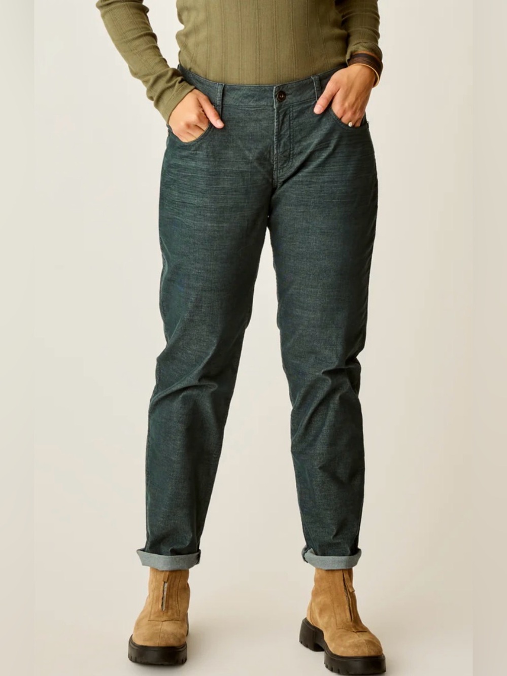 CARVE DESIGN Carson Mid-Rise Boyfriend Jeans Micro Wale Cord in Pine Women's 4
